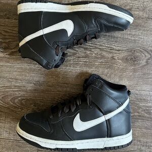 Nike Youth Dunk HI, Venom - Size 5.5Y